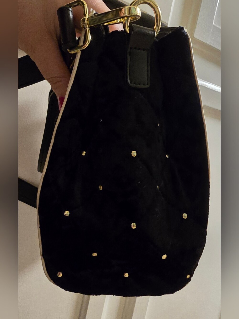 Snow White Roses Purse - Picture 9 of 10